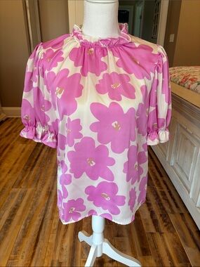 entro Lavender & White Ruffle Neck Floral Blouse size small